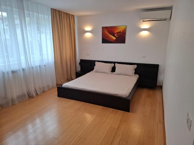 Apartament cu 4 camere decomandat în Central