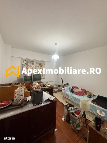 Apartament cu 3 camere decomandat în Drumul Taberei