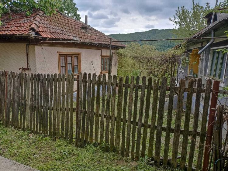 Casă cu 4 camere în Central