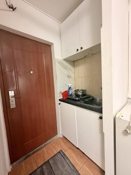 Garsonieră nedecomandată, mobilată în UMT