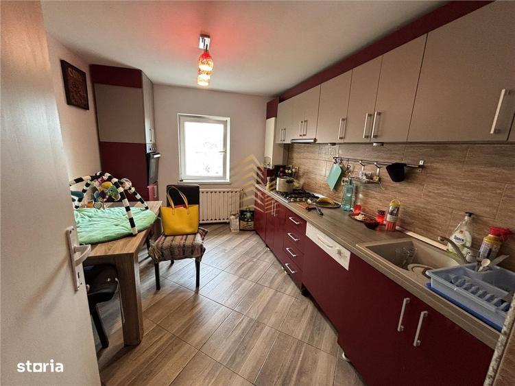 Apartament cu 3 camere decomandat în Ciupercenii Noi