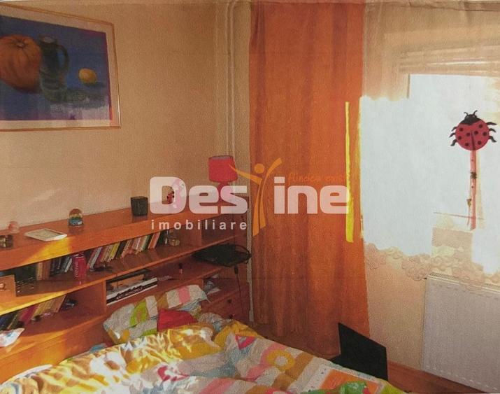 Apartament cu 3 camere decomandat în Calea București