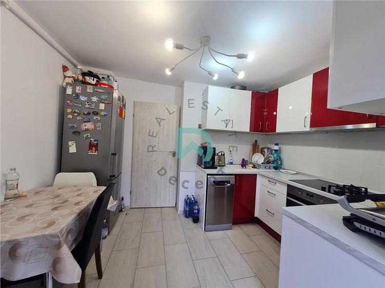 Apartament cu 3 camere decomandat, mobilat în Triaj