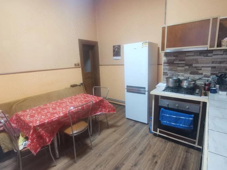 Apartament cu 3 camere semidecomandat în Central