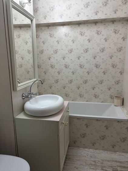 Apartament cu 4 camere decomandat în Calea București