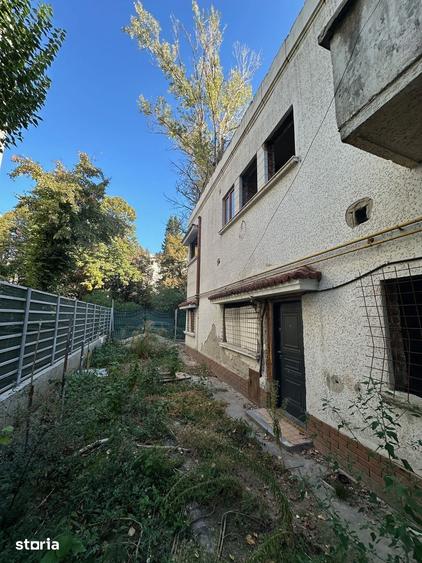 Casă cu 7 camere cu Teren 232 Mp în Floreasca