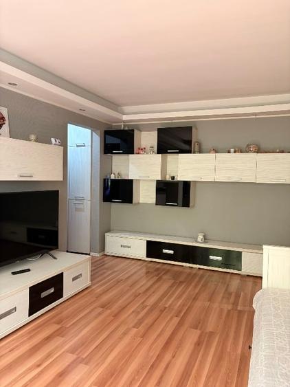 Apartament cu 2 camere semidecomandat, mobilat în Dacia