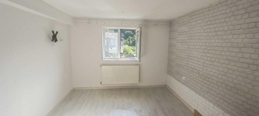 Casă cu 3 camere în Schei