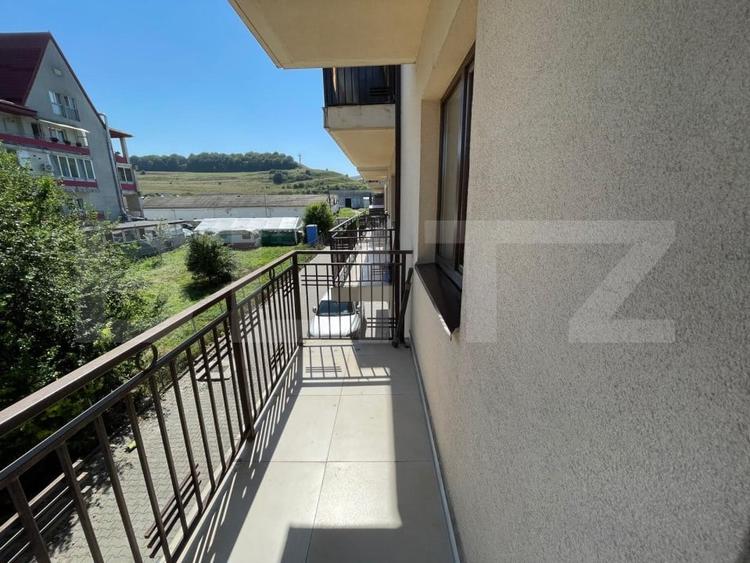 Apartament cu 3 camere semidecomandat, mobilat în Florești