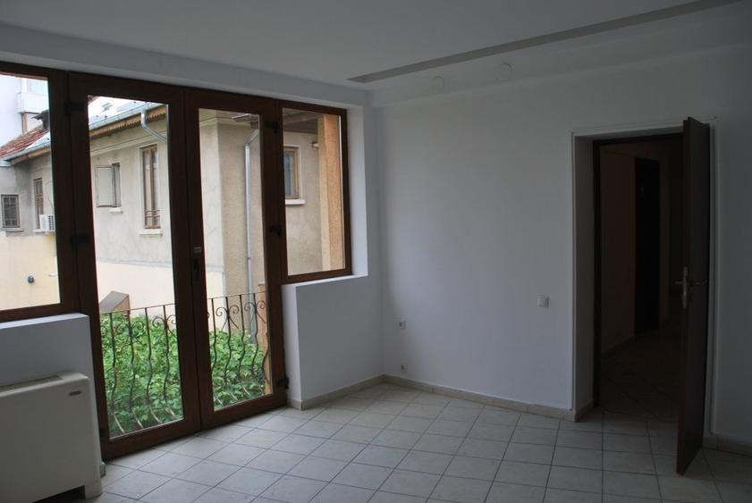 Casă cu 8 camere cu Teren 250 Mp în 1 Mai