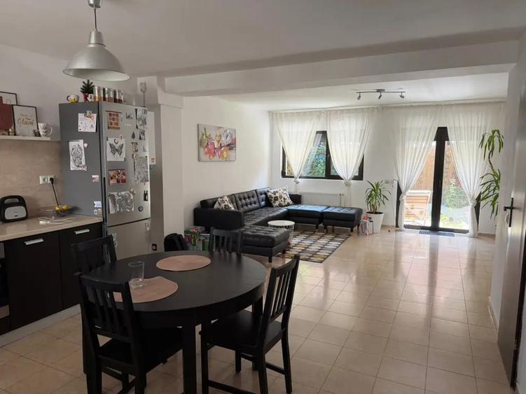 Casă cu 5 camere în Tunari