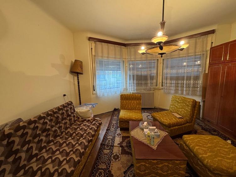 Apartament cu 4 camere decomandat în Armeneasca