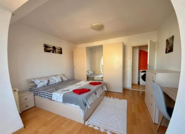 Apartament cu 3 camere decomandat în Plopilor