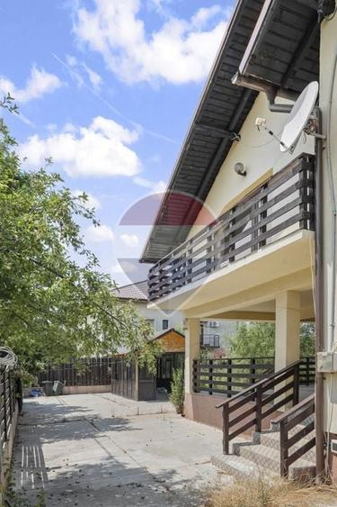 Casă individuală cu 6 camere cu Teren 572 Mp în Central