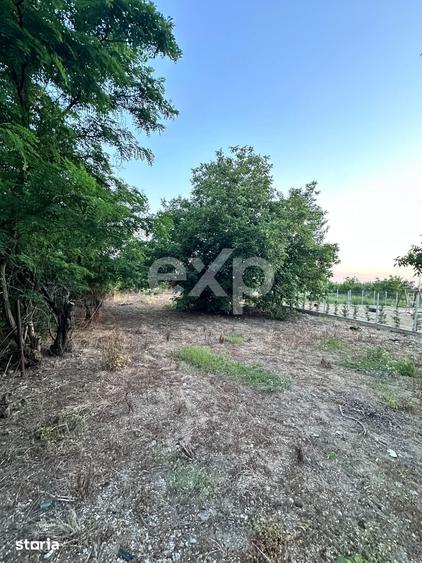 Teren de 2400 mp, în Răzvad