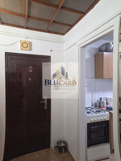 Apartament cu 3 camere semidecomandat în P-ța Gorjului