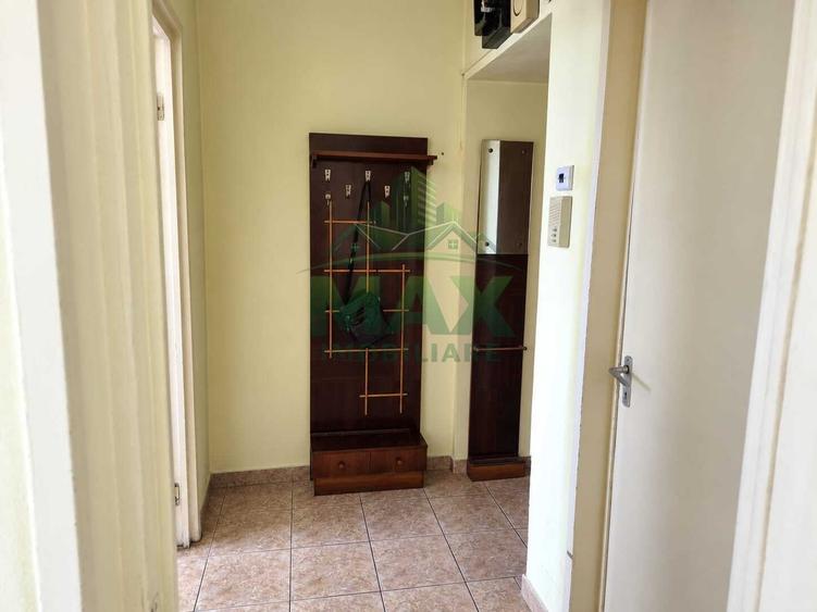Apartament cu 3 camere semidecomandat în Andrei Mureșanu