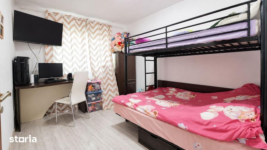 Apartament cu 3 camere decomandat în Nicolina