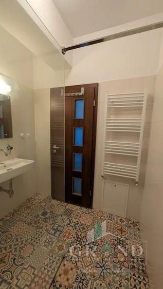 Apartament cu 3 camere semidecomandat, mobilat în Zorilor