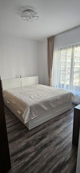 Apartament cu 3 camere semidecomandat în 9 Mai
