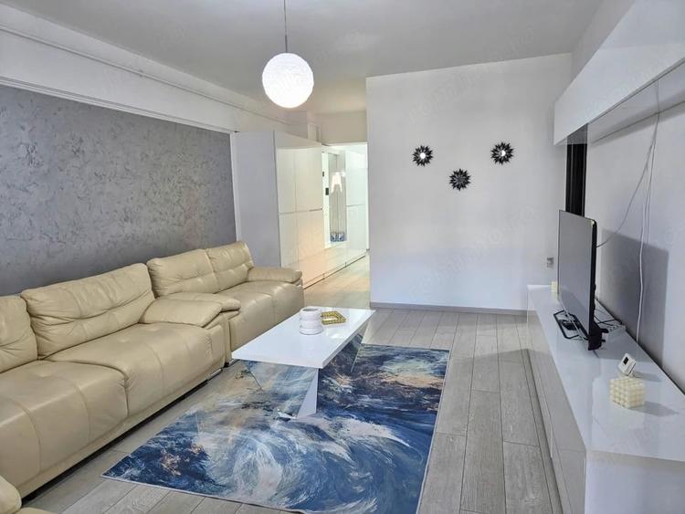 Apartament cu 3 camere decomandat în Căzănești (Râmnicu Vâlcea)