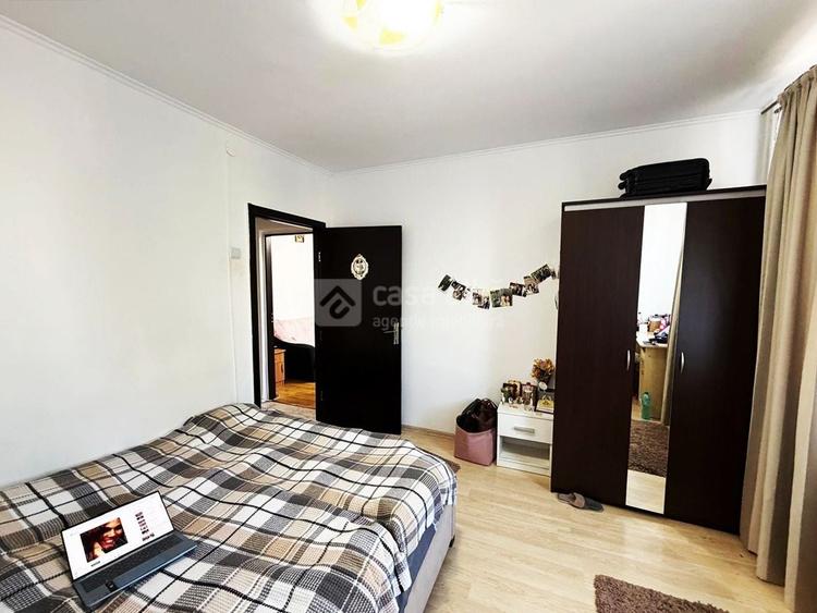 Apartament cu 3 camere decomandat, mobilat în Alexandru cel Bun