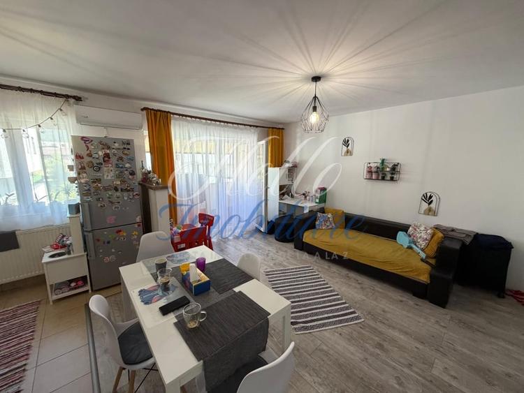 Apartament cu 2 camere semidecomandat, mobilat în Florești