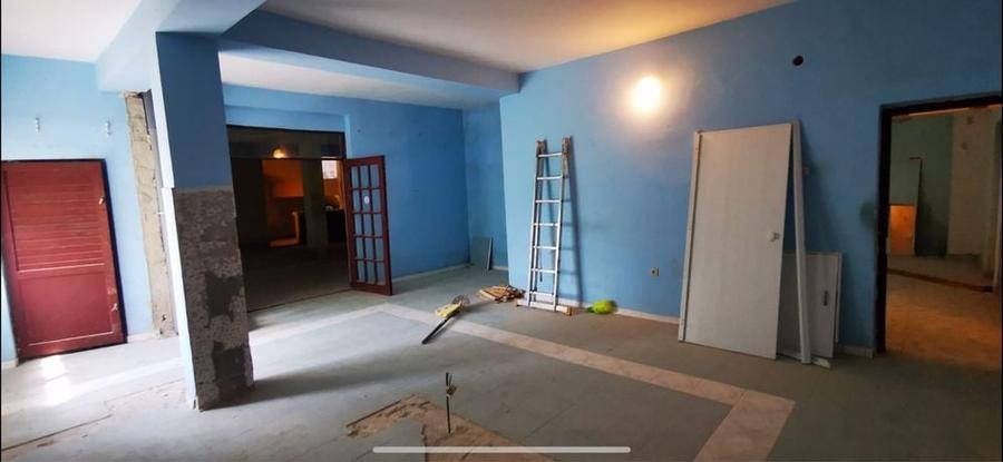 Apartament cu 4 camere decomandat în Central