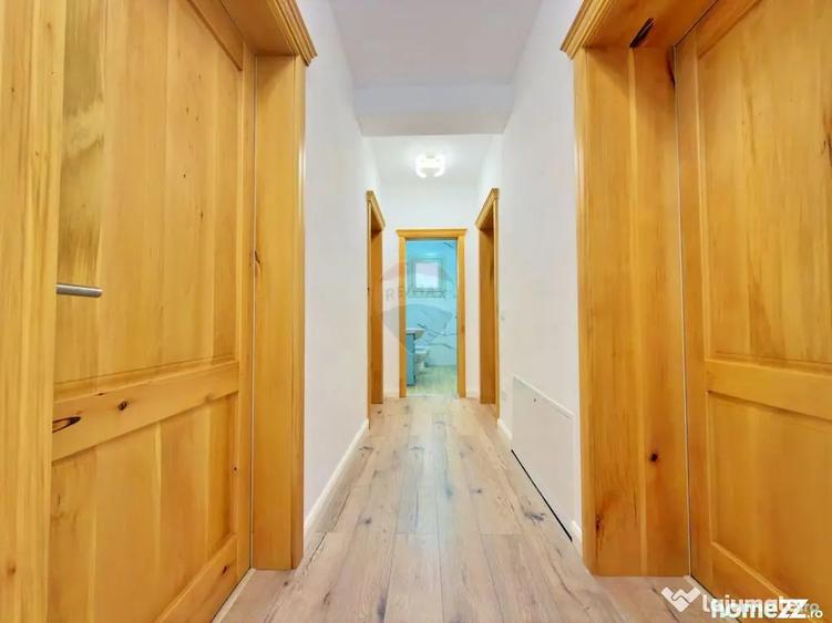 Casă cu 7 camere cu Teren 357 Mp în Romanilor