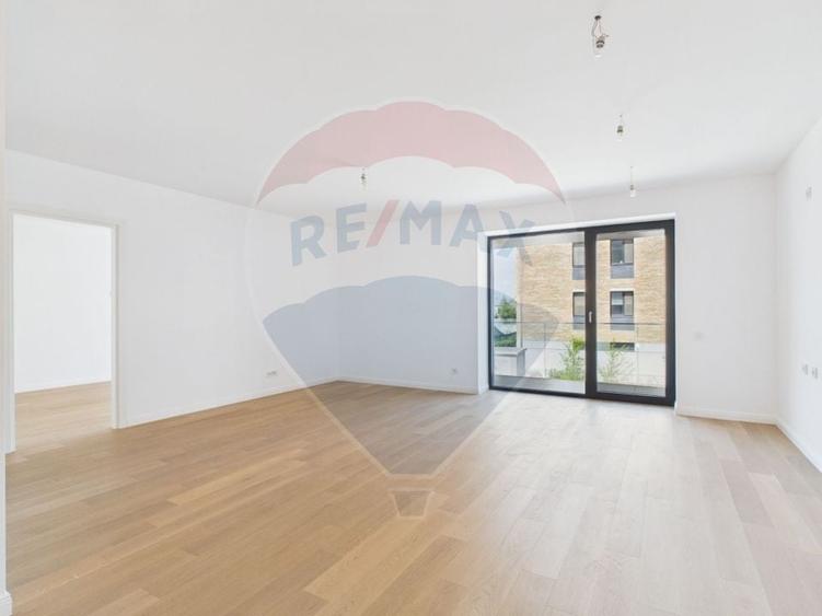 Apartament cu 3 camere semidecomandat în Nord