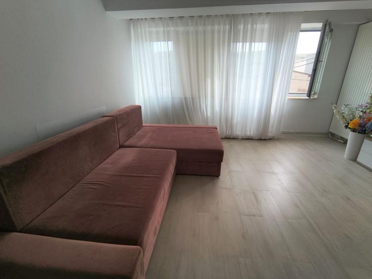 Apartament cu 3 camere decomandat în Delfinariu