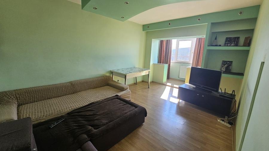Apartament cu 3 camere decomandat, mobilat în Baza 3