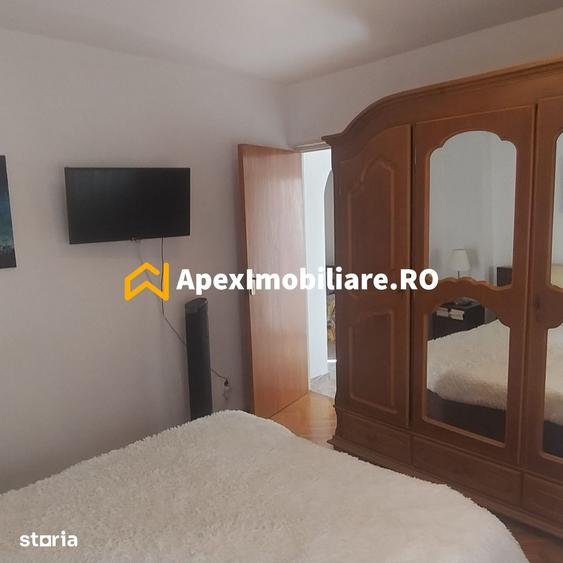 Apartament cu 3 camere decomandat în Tineretului — fotografia 3