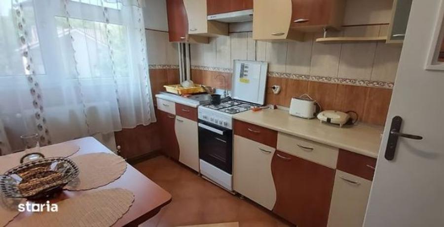 Apartament cu 3 camere semidecomandat în Micro 4