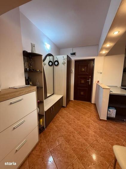 Apartament cu 4 camere decomandat în Traian