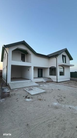 Casă cu 5 camere cu Teren 405 Mp în Crevedia