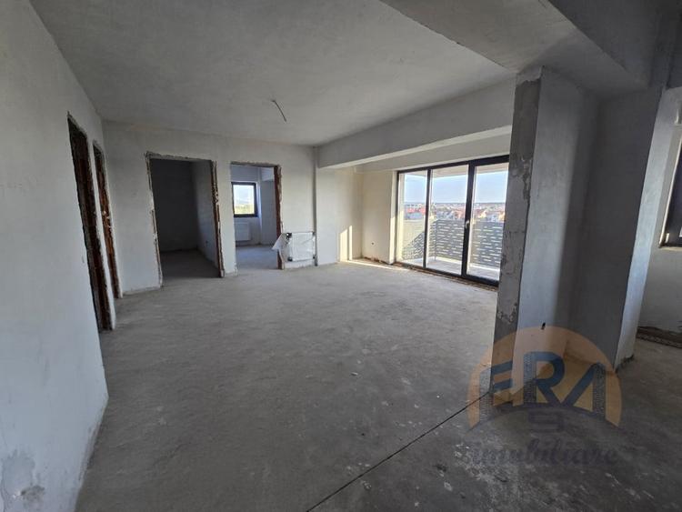Apartament cu 4 camere decomandat în Salca