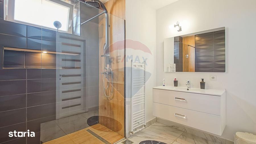 Casă cu 6 camere cu Teren 700 Mp în Ultracentral