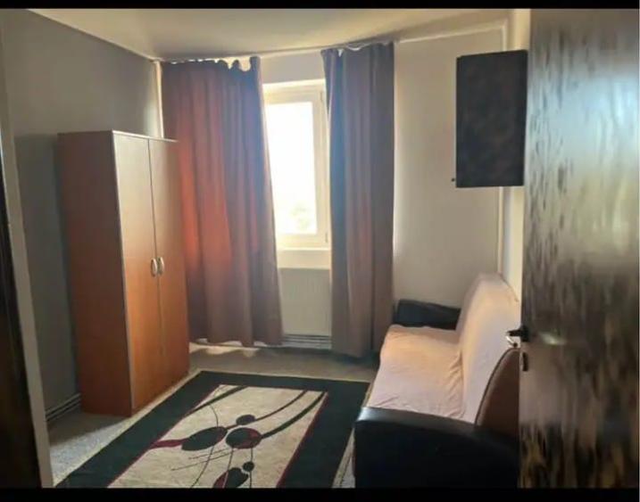 Apartament cu 3 camere, DECOMANDAT, zona Podu Ros - 5 minute de Palas - 3
