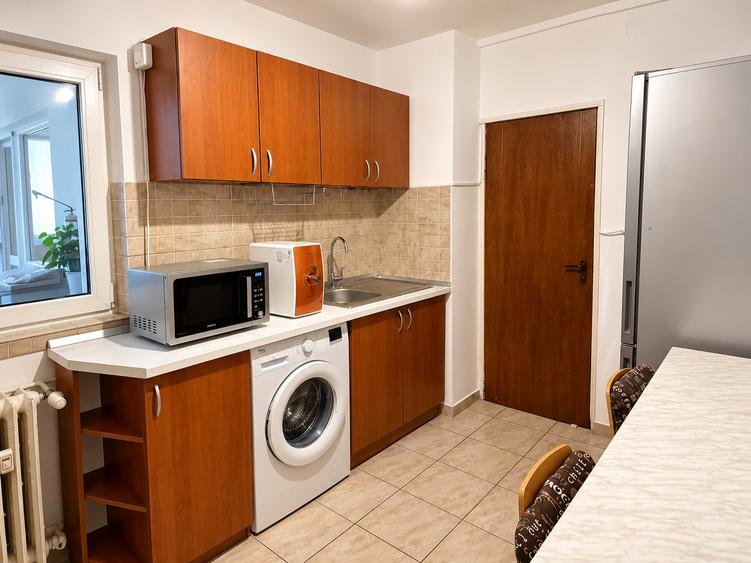 Apartament cu 2 camere semidecomandat în Victoriei