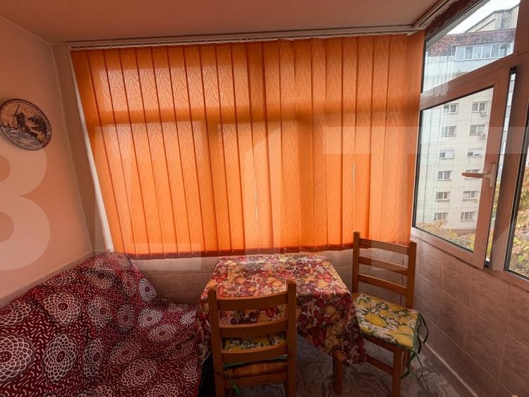 Apartament cu 3 camere decomandat, mobilat în Rovine