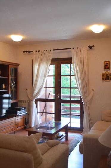Apartament cu 4 camere decomandat în Cioplea