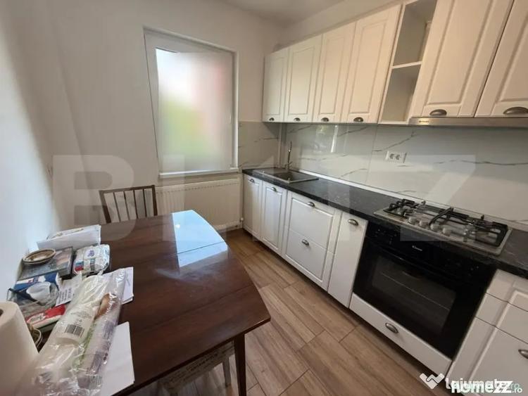 Apartament cu 3 camere semidecomandat în Tătărași