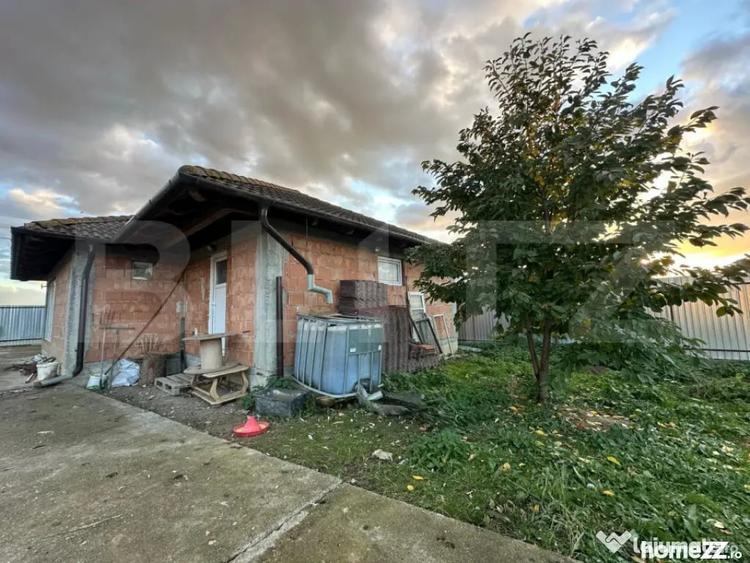 Casă cu 4 camere cu Teren 1500 Mp în Vetiș