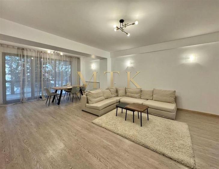 Apartament cu 4 camere decomandat, mobilat în Iancu Nicolae