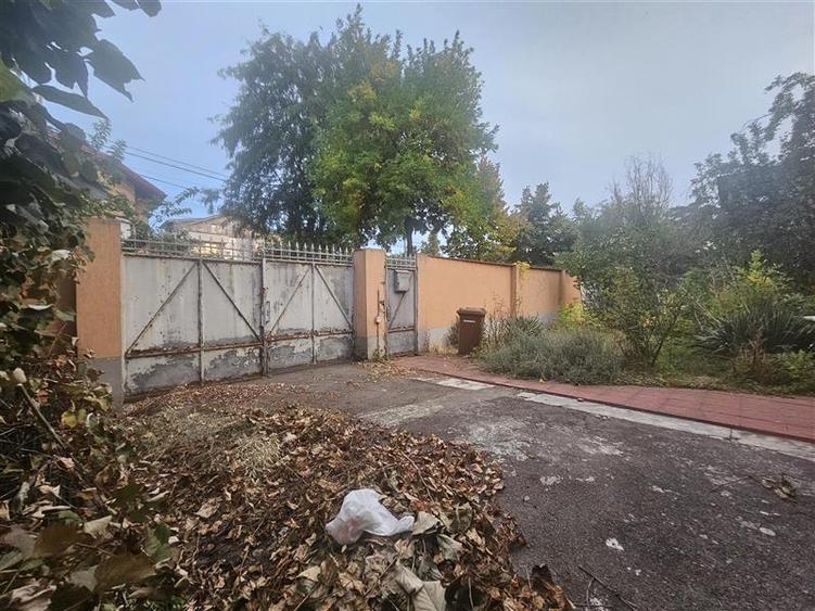 Casă individuală cu 6 camere cu Canalizare în Bucureștii Noi