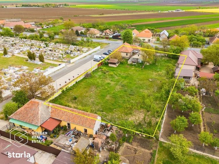 Casă cu 5 camere cu Teren 2880 Mp în Zimandu Nou