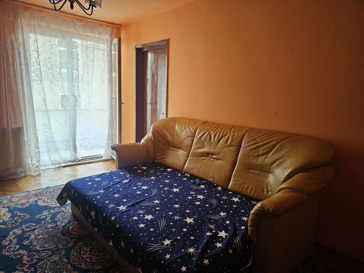Apartament cu 2 camere decomandat în Petros