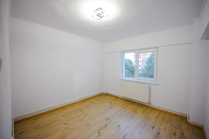 Apartament cu 4 camere decomandat în Ostroveni