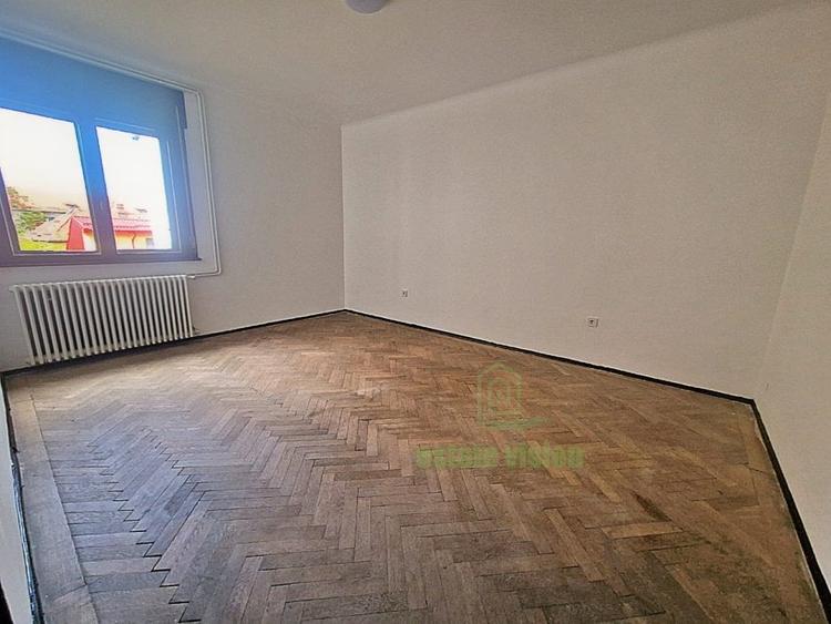 Apartament cu 5 camere semidecomandat în 1 Mai